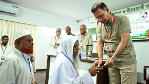 ঢাকা-১৭ আসনের ধর্মীয় উপাসনালয়ে প্রধানমন্ত্রীর আর্থিক অনুদান 