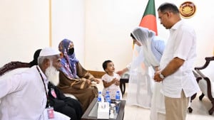 হাটহাজারীতে গোলা বিস্ফোরণে শহীদ সেনাসদস্যদের পরিবারকে প্রধানমন্ত্রীর আর্থিক সহায়তা 