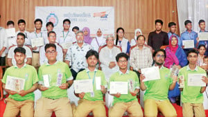 বিজ্ঞান প্রশ্ন করতে শেখায়, বিতর্ক দেখায় পথ 
