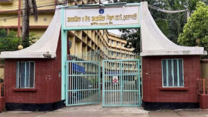গভীর রাতে আবারও দেখা হচ্ছিল ফেল করা ইংরেজি-গণিতের খাতা, জানতেন না সচিব