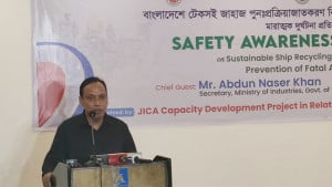 বিলিয়ন ডলারের ব্যবসা হবে জাহাজভাঙা শিল্পে, শ্রমিক মৃত্যু শূন্যে নামাতে হবে