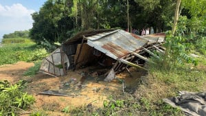 ধলেশ্বরী নদীর ভাঙন ঝুঁকিতে বসতবাড়ি