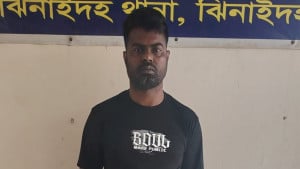 ব্যাংকে ঢুকে গ্রাহকের ৪ লাখ টাকা লুট, একজন গ্রেপ্তার