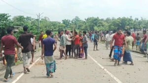 সুনামগঞ্জে মোবাইল চুরির জেরে দুই পক্ষের সংঘর্ষ, আহত ২০ 