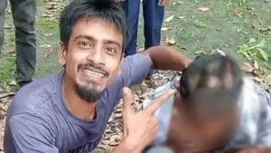 চুরির অপবাদ দিয়ে মানসিক ভারসাম্যহীন তরুণকে নির্যাতন, চুল কেটে ভিডিও