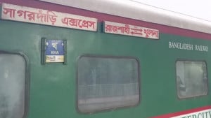 ট্রেনের চেইন টানায় রাবি শিক্ষার্থীকে হেনস্তা