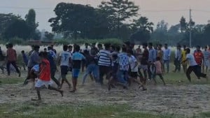 ভৈরবে ঝাল মুড়ি বিক্রির জায়গা দখল নিয়ে সংঘর্ষ, আহত ২০