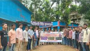 পবিপ্রবিতে ভেটেরিনারি শিক্ষার্থীদের তিন দফা দাবিতে মানববন্ধন