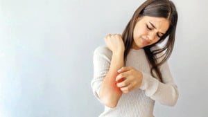 বয়স বাড়ার পরও কেন নতুন করে অ্যালার্জি হয়