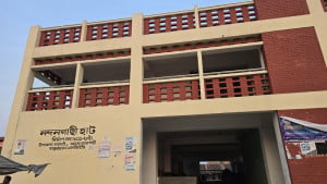 কোটি টাকার ৩ মার্কেট তালাবদ্ধ, বরাদ্দের নামে লুটপাট
