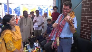 উত্তরের গ্রামে লোকগানে মুগ্ধ রাষ্ট্রদূত