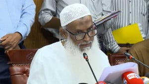 সরকারি ব্যবস্থাপনার হাজিরা টাকা ফেরত পাচ্ছেন