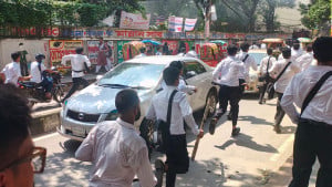 সাইন্সল্যাবে ঢাকা-আইডিয়াল কলেজ শিক্ষার্থীদের মধ্যে সংঘর্ষ