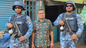 মোংলায় গোডাউনে অবৈধ ভোজ্যতেল জব্দ