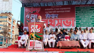 দাবি আদায় না হওয়া পর্যন্ত ঘরে ফিরব না