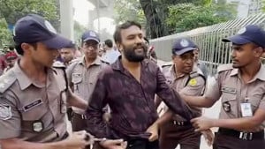 প্রধানমন্ত্রীর গাড়িবহরে প্রবেশের অভিযোগ, পুলিশ হেফাজতে মোটরসাইকেল চালক
