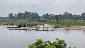 লালমনিরহাট সীমান্তে গুলি ছুড়ে ৫ নৌকা নিয়ে গেল বিএসএফ