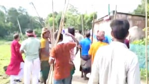 নারীদের গোসলের গোপন ছবি ধারণ নিয়ে দু’পক্ষে সংঘর্ষ, আহত অর্ধশতাধিক