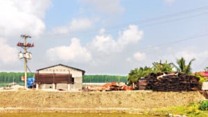 খাসজমিতে বরফকল, উল্টো মামলা