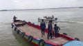 লঞ্চ থেকে নদীতে পড়ে যুবক নিখোঁজ, আটক ২