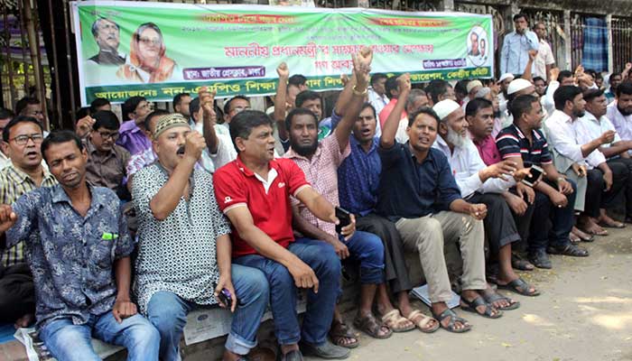 প্রধানমন্ত্রীর সাক্ষাৎ চান শিক্ষকরা