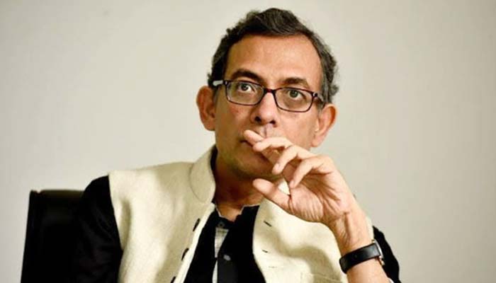 খালি পায়ে স্কুলে যাওয়া নিয়ে গবেষণাতেও সফল অভিজিৎ