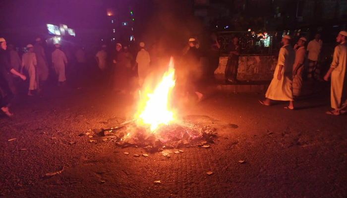 ভোলায় সংঘর্ষের জেরে হাটহাজারীতে থানা ঘেরাও