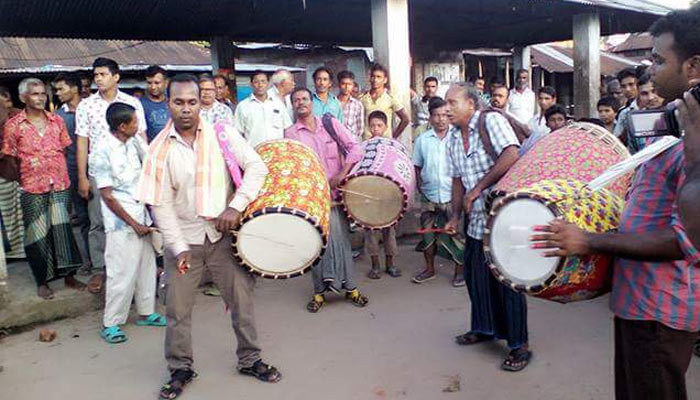 কটিয়াদীতে ৫০০ বছরের পুরনো ঢাকের হাট