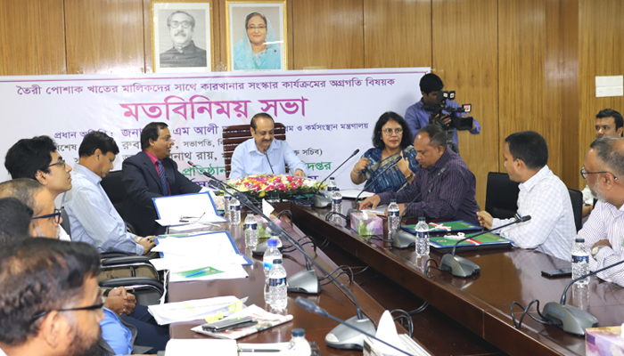 তৈরি পোশাক খাত: কারখানা সংস্কারে সময় বেঁধে দিল সরকার