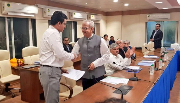 বিসিসিআইয়ের দায়িত্ব বুঝে নিলেন সৌরভ