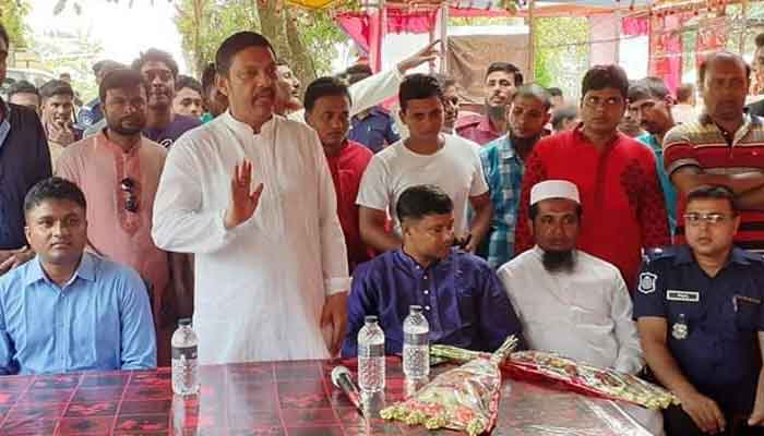 পূজামণ্ডপে বিশৃঙ্খলা করলে ছাড় নেই: লাবু চৌধুরী