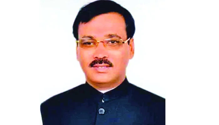 রতনের বিরুদ্ধে বিস্তর অভিযোগ