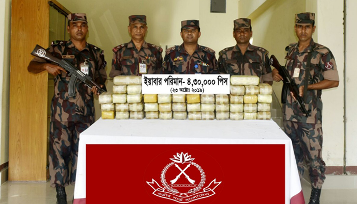 নাফ তীরে ৪ লাখ ইয়াবা ফেলে পালাল মাদক পাচারকারীরা