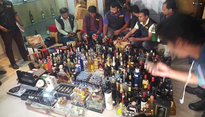 ক্যাসিনোতে মদ সরবরাহকারী প্রতিষ্ঠানে র‌্যাবের অভিযান