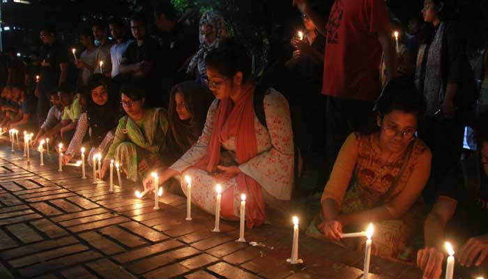 আবরারের স্মরণে মোমবাতি প্রজ্জ্বলন