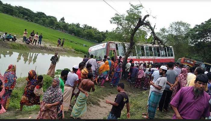 শ্যামনগরে বাসের চাকায় পিষ্ট হয়ে মোটরসাইকেল চালক নিহত