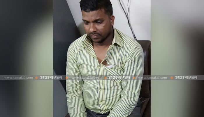 ঘুষ নেওয়ার সময় হাতেনাতে গ্রেফতার আনসার কর্মকর্তা