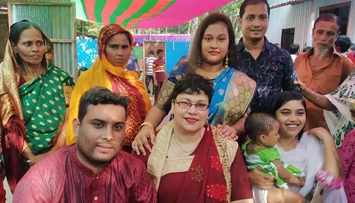 স্বামীকে নিতে ফরিদপুরে আমেরিকার শ্যারুন