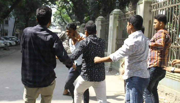 ঢাবিতে হামলার শিকার ছাত্রদল নেতাকর্মীরা