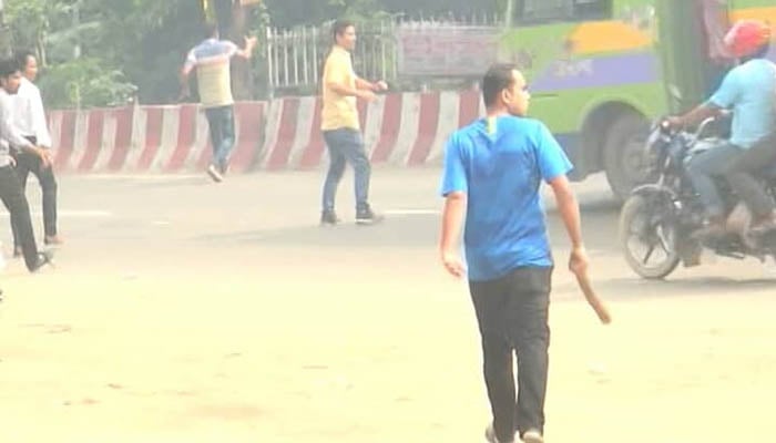 জাবিতে ছাত্রদলের মিছিলে ছাত্রলীগের ধাওয়া