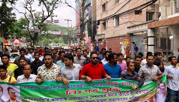 খালেদা জিয়ার মুক্তির দাবিতে ছাত্রদলের মিছিল