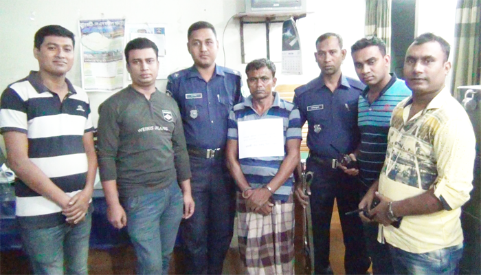 জয়পুরহাটে 'বন্দুকযুদ্ধে নিহত ক্যাসেটের সহযোগী' মজনু গ্রেপ্তার