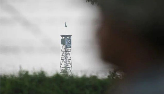 সীমান্তে গোলাগুলি:  ৩ ভারতীয় ও ৭ পাকিস্তানি নিহতের দাবি