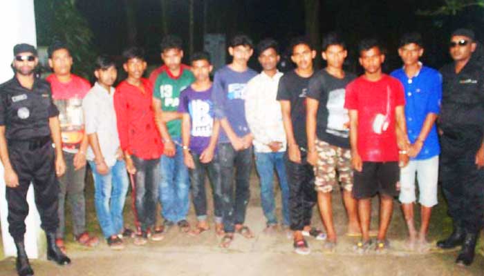 কিশোরগঞ্জে কিশোর গ্যাং সাজ্জাদ গ্রুপের প্রধানসহ আটক ১১