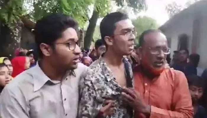 আবরারের ছোট ভাইকে মারার অভিযোগ, পুলিশের দাবি ধাক্কাধাক্কি