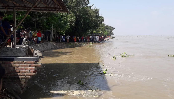 শিলাইদহ কুঠিবাড়ি রক্ষা বাঁধে ফের ধস, আতঙ্কে বাসিন্দারা