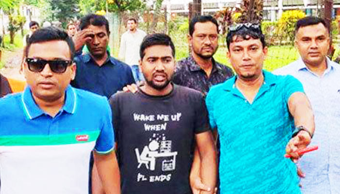 'পেটানোর সময়ে আমাকে বের করে দেওয়া হয়'