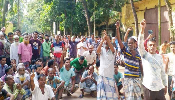 ঘোড়াশালে ৯ দফা দাবিতে জুটমিল শ্রমিকদের বিক্ষোভ