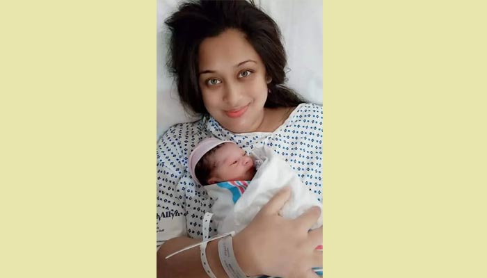 কন্যার মা হলেন অভিনেত্রী রুমানা
