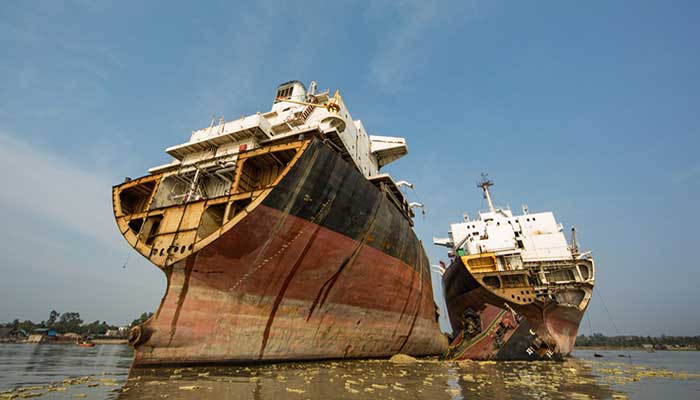 স্ক্র্যাপ জাহাজে গ্যাসের বিষক্রিয়ায় ২ শ্রমিক নিহত